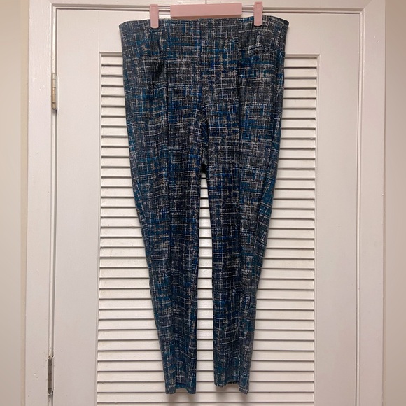 Torrid - Pull-On Luxe Ponte Pencil Pant, Size 2X - Picture 4 of 6